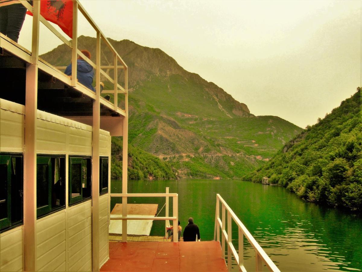 Rozafa Ferry & Accommodation Koman Eksteriør billede