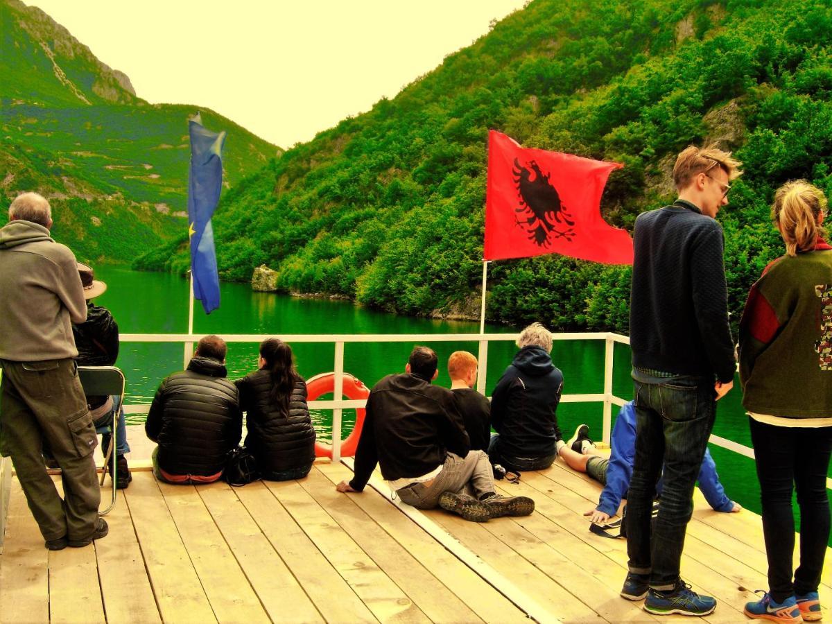 Rozafa Ferry & Accommodation Koman Eksteriør billede