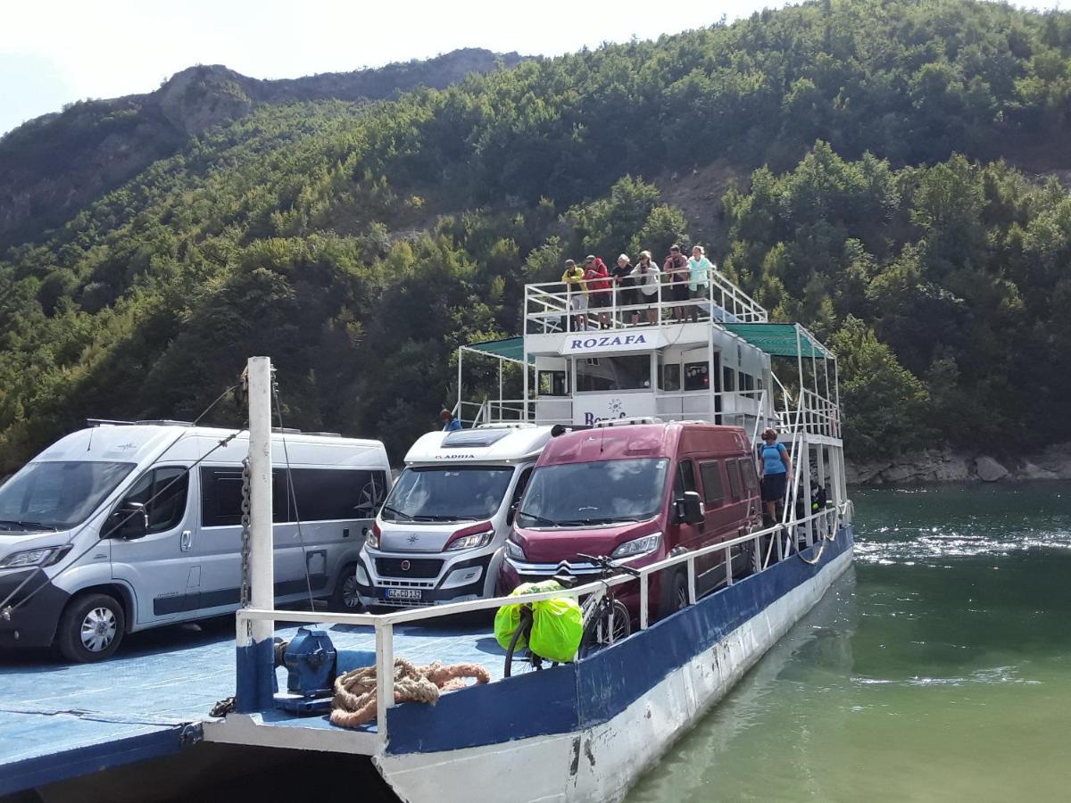Rozafa Ferry & Accommodation Koman Eksteriør billede